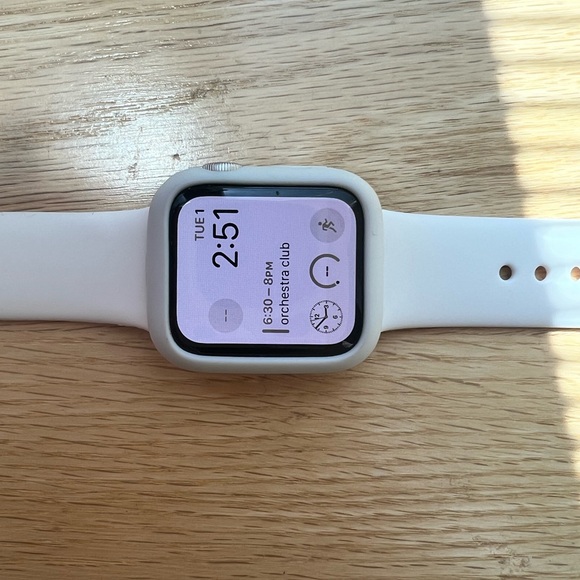Starlight Apple Watch SE GPS Aluminum 40mm (2nd gen) (you pick your charger!)
